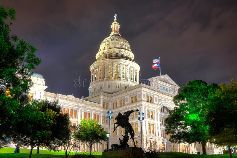 Austin, de hoofdbouw van Texas bij nacht royalty-vrije stock afbeelding Austin, de hoofdbouw van Texas bij nacht royalty-vrije stock afbeelding