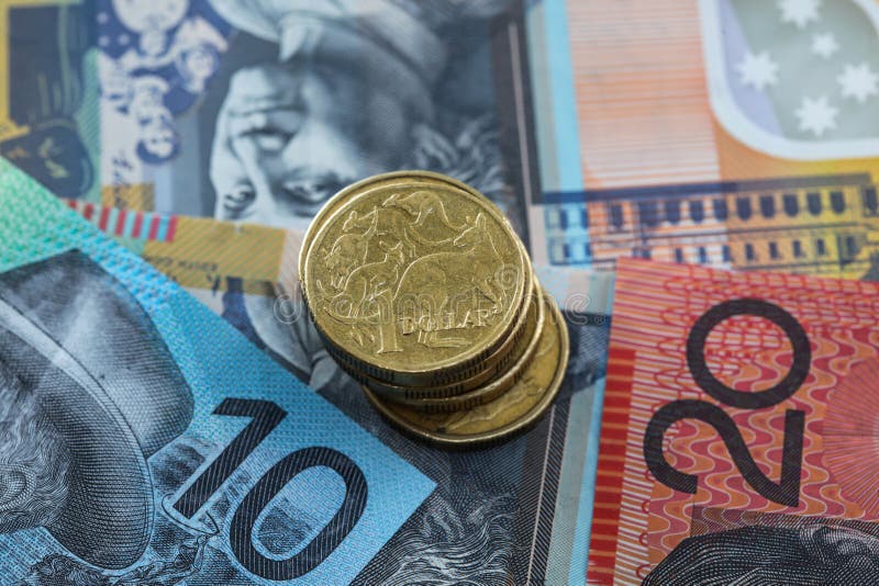 Australiska pengar - en dollarmyntbunt på den ingen australiska dollaren arkivbild Australiska pengar - en dollarmyntbunt på den ingen australiska dollaren arkivbild