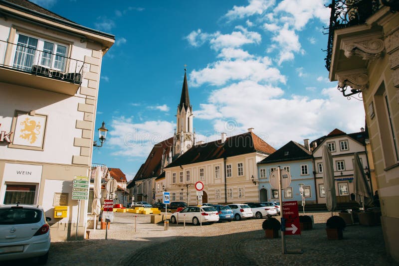 Austria/ Melk, 8 de marzo de 2020. Foto de una hermosa iglesia antigua en el centro de la ciudad. imágenes de archivo libres de regalías Austria/ Melk, 8 de marzo de 2020. Foto de una hermosa iglesia antigua en el centro de la ciudad. imágenes de archivo libres de regalías