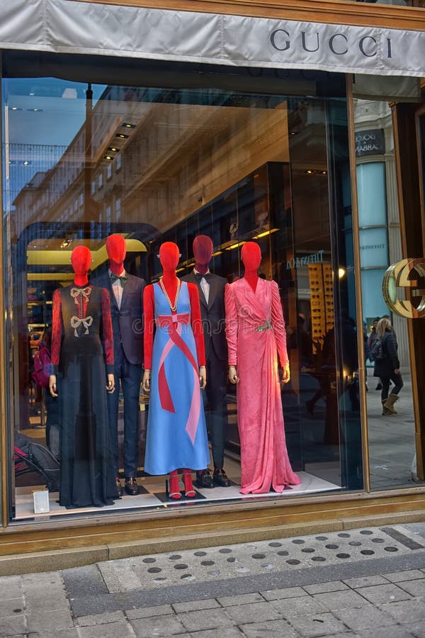 Shop Window Gucci with Mannequins Editorial Photo - Image of company, gucci:  131379186