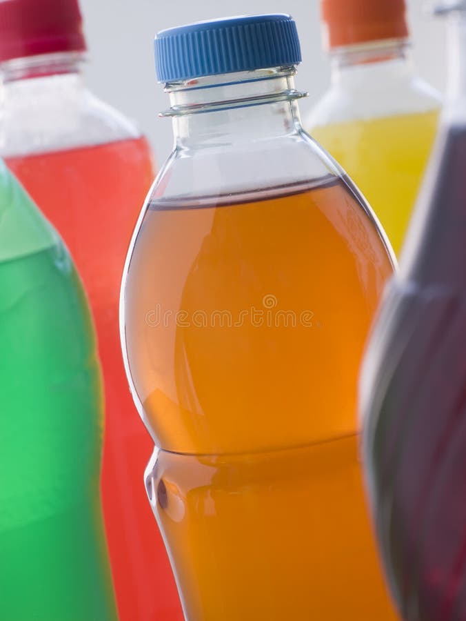 Auswahl der Fizzy Getränk-Flaschen stockfotos Auswahl der Fizzy Getränk-Flaschen stockfotos
