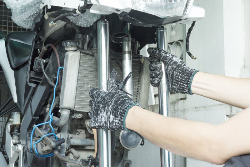 Auto Mechanic Disassembly Motorcycle Steering Stem, Motorcycle