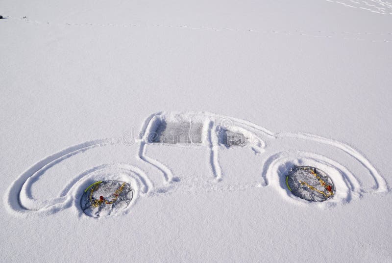 Auto op sneeuw royalty-vrije stock afbeeldingen Auto op sneeuw royalty-vrije stock afbeeldingen