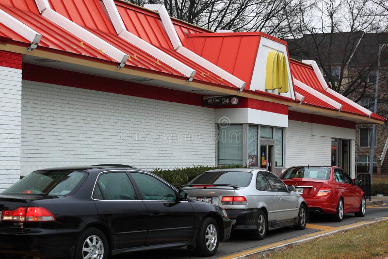 Auto's in McDonalds aandrijving-door