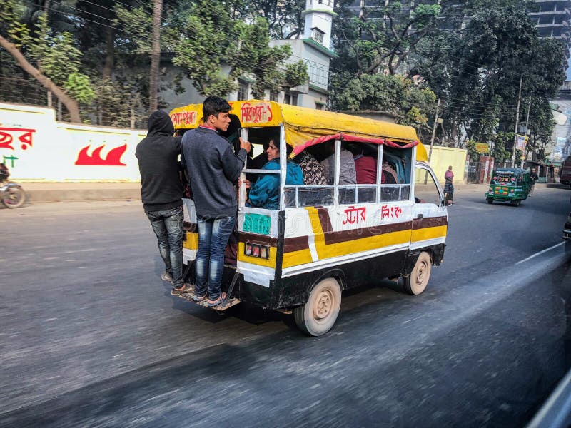 Autobus wahadłowy w Dhace, Bangladesz zdjęcie stock