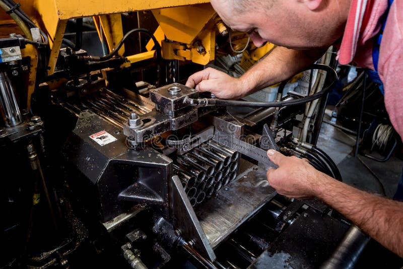 Automatic Band Saw Machine with Water Coolant Cutting Metal Pipes