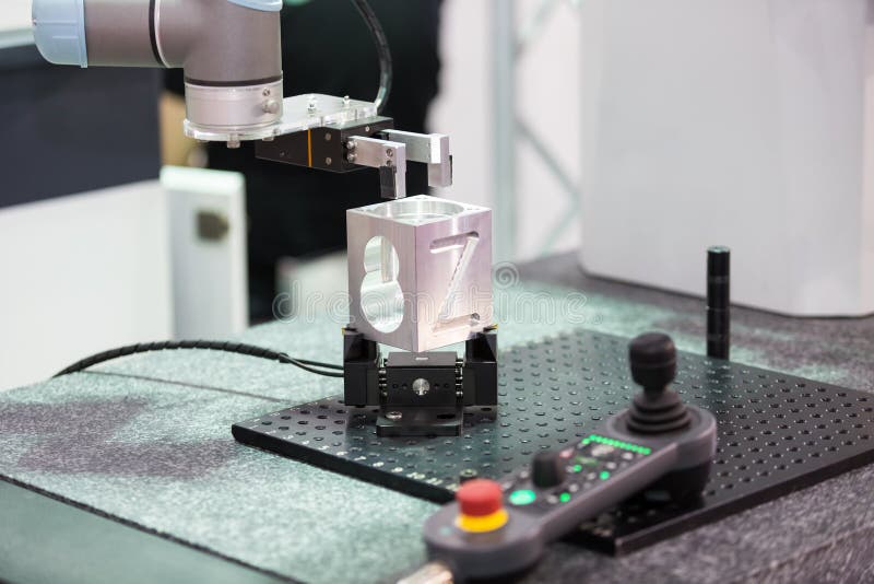 Automatische CMM inspectiedimensie van deel van de hoge precisie automobielproductie, Programing om afmetingslading te controlere royalty-vrije stock foto Automatische CMM inspectiedimensie van deel van de hoge precisie automobielproductie, Programing om afmetingslading te controlere royalty-vrije stock foto