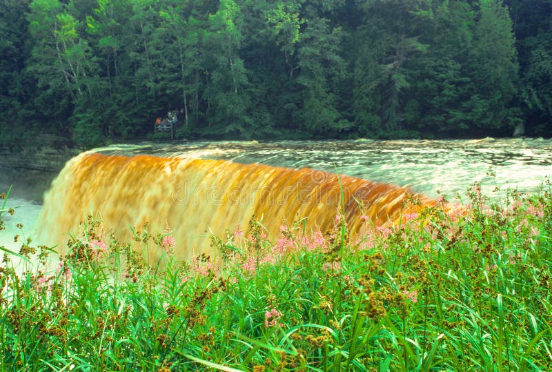 Automnes de Tahquamenon photographie stock libre de droits Automnes de Tahquamenon photographie stock libre de droits