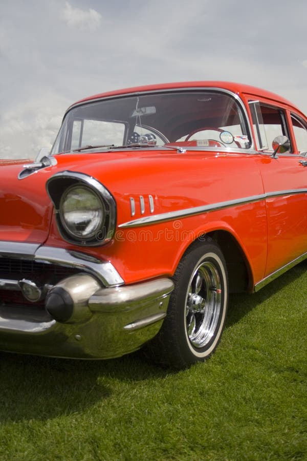Automobile americana classica rossa fotografia stock libera da diritti Automobile americana classica rossa fotografia stock libera da diritti