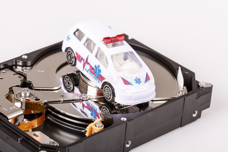 Automobile dell'ambulanza su azionamento duro o su hdd - i dati salvano il concetto immagine stock