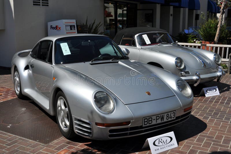 Automobili classiche di lusso di Porsche sulla vendita fotografie stock libere da diritti Automobili classiche di lusso di Porsche sulla vendita fotografie stock libere da diritti