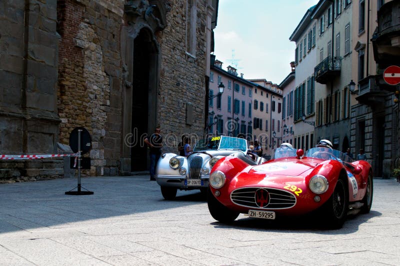 Automobili classiche a Mille Miglia 2016 fotografia stock Automobili classiche a Mille Miglia 2016 fotografia stock
