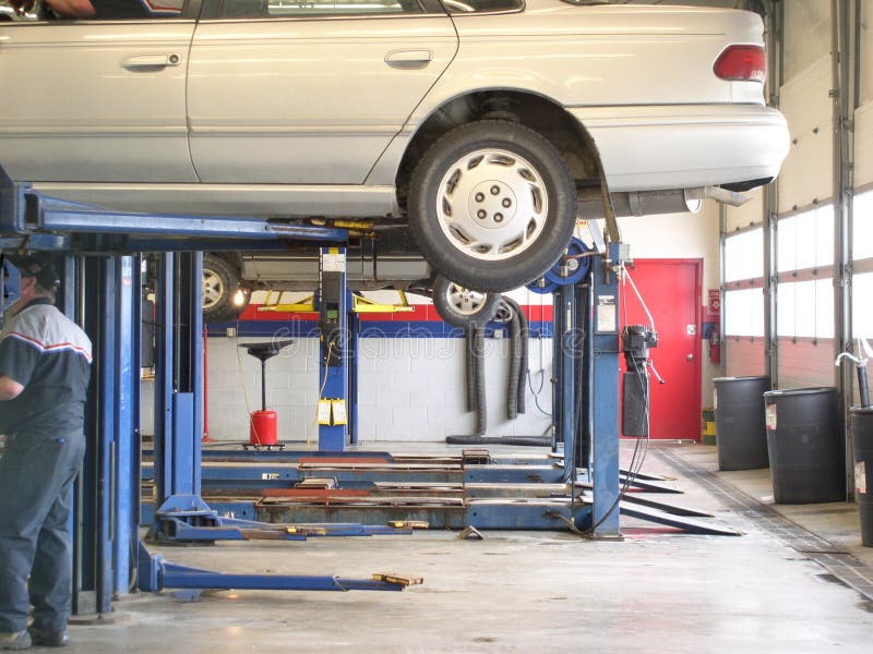 Služby, zálivy automobilové opravny udržet auta v chodu.