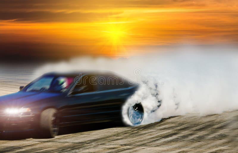Automóvil de deriva borroso en pista de carreras con humo quemado imágenes de archivo libres de regalías Automóvil de deriva borroso en pista de carreras con humo quemado imágenes de archivo libres de regalías