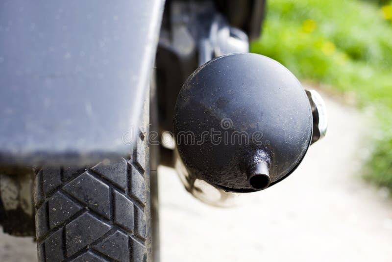 Autopeduitlaatpijp, luchtvervuilings en milieuvervuilingconcept stock foto Autopeduitlaatpijp, luchtvervuilings en milieuvervuilingconcept stock foto