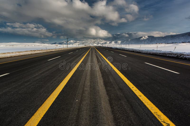 Autoroute vide images libres de droits Autoroute vide images libres de droits