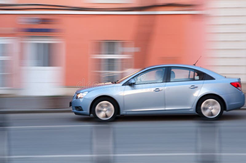 Das gelbe Auto stockbild. Bild von autos, gelb, rumänien - 5408869