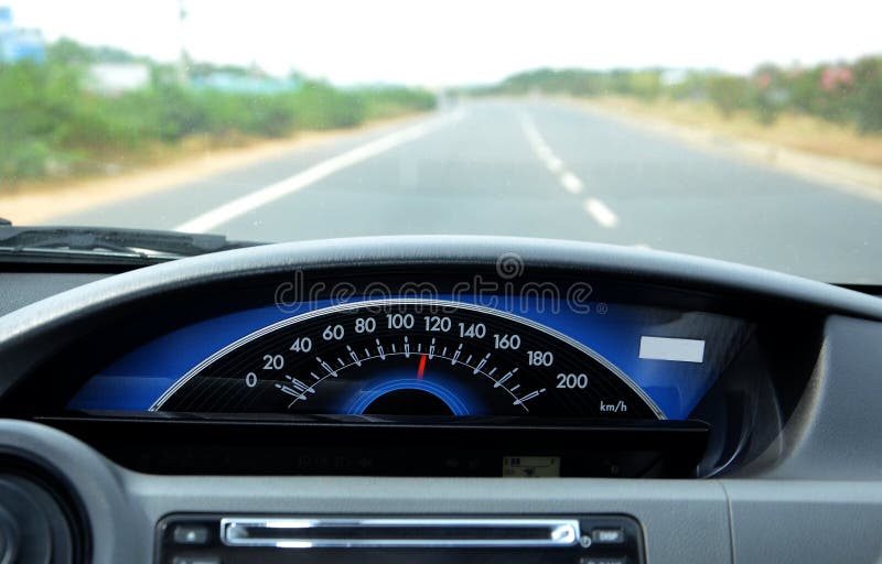 Autosnelheidsmeter royalty-vrije stock afbeeldingen Autosnelheidsmeter royalty-vrije stock afbeeldingen