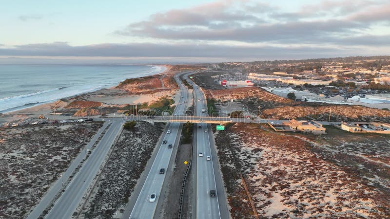 Autostrada a sabbia in california, stati uniti.