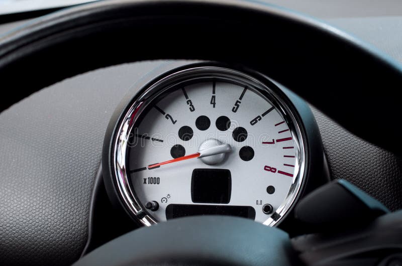 Autostuurwiel en tachometer royalty-vrije stock foto Autostuurwiel en tachometer royalty-vrije stock foto