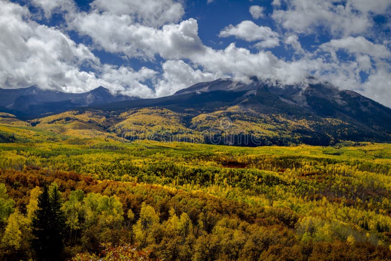 Autumn Color i San Juan och Rocky Mountains av Colorado royaltyfria bilder Autumn Color i San Juan och Rocky Mountains av Colorado royaltyfria bilder