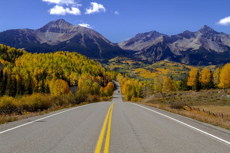 Autumn Color i San Juan och Rocky Mountains av Colorado royaltyfria foton Autumn Color i San Juan och Rocky Mountains av Colorado royaltyfria foton