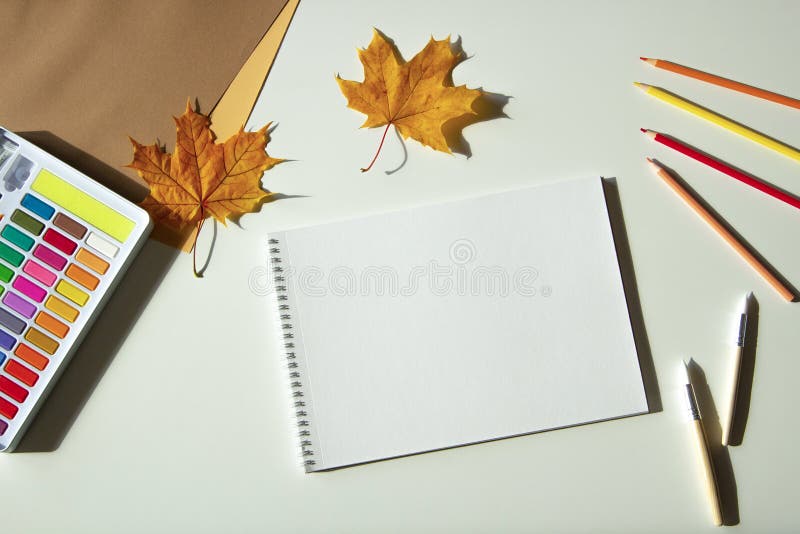 https://thumbs.dreamstime.com/b/autumn-composition-watercolor-paint-brushes-open-blank-spirale-sketchbook-colored-pencils-maple-fall-leaves-white-desk-258491906.jpg