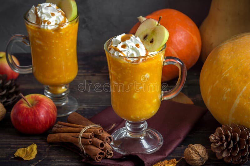 Autumn Drink per il ringraziamento immagine stock Autumn Drink per il ringraziamento immagine stock