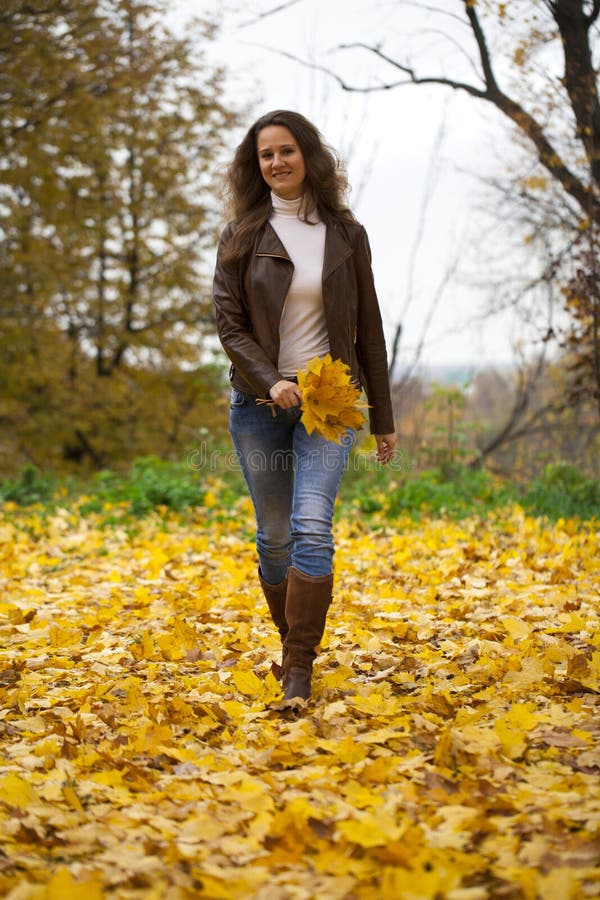 Fall Fashion Woman Walking Down An Alley Stock Photo - Download Image Now -  Fashion Model, Autumn, Teenager - iStock