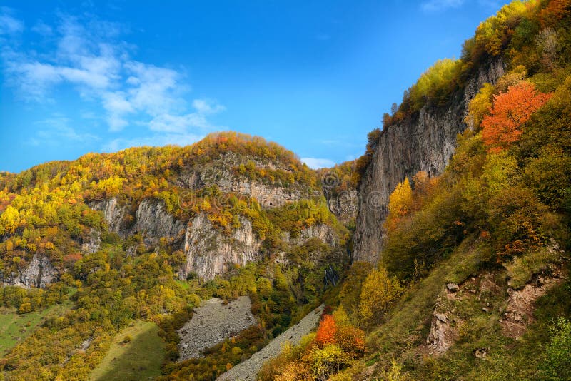 Autumn Georgian berg royaltyfri bild Autumn Georgian berg royaltyfri bild