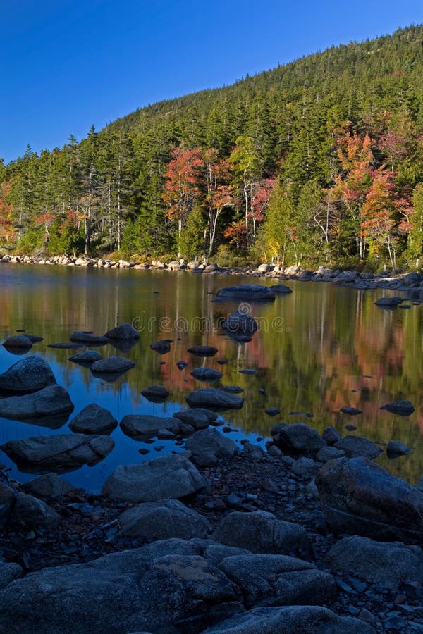 Autumn, Jordan Pond, Acadia National Park, Maine. Autumn at Jordan Pond in Acadia National Park on Mount Desert Island, Maine, USA royalty free stock photos Autumn, Jordan Pond, Acadia National Park, Maine. Autumn at Jordan Pond in Acadia National Park on Mount Desert Island, Maine, USA royalty free stock photos