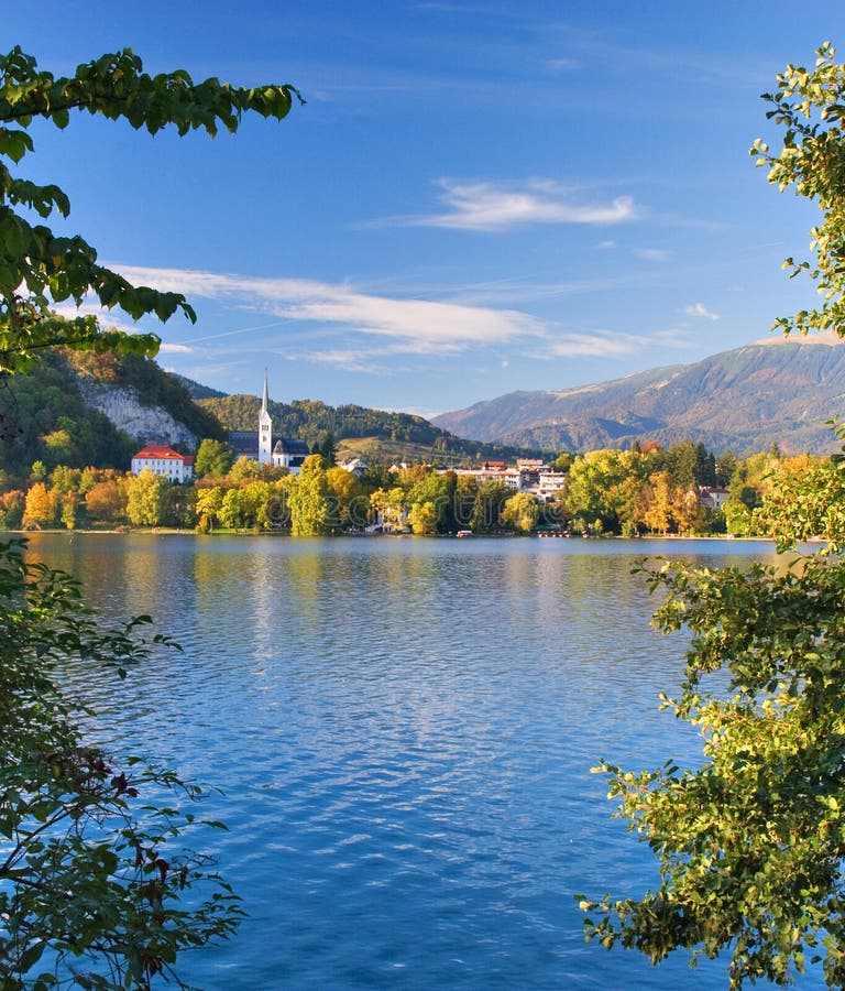 autumn krwawiła jeziora Słowenii obraz stock autumn krwawiła jeziora Słowenii obraz stock