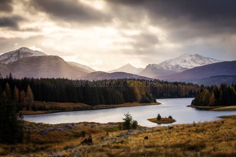 Podzim v vysočina, skotsko, sjednocený království.
