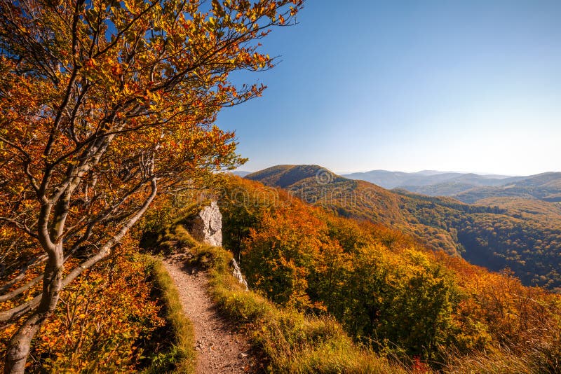 Podzimní krajina, Strážovské hory na severozápadním Slovensku
