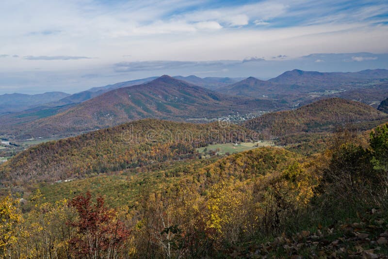 Autumn View de Ridge Mountains azul, Virginia, los E.E.U.U. foto de archivo libre de regalías Autumn View de Ridge Mountains azul, Virginia, los E.E.U.U. foto de archivo libre de regalías