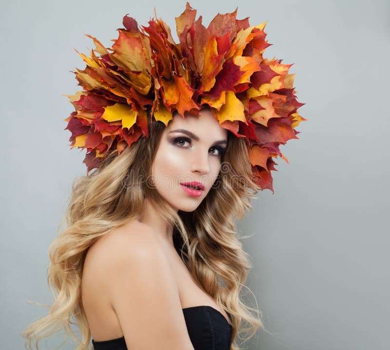 Autumn Woman Portrait. Beautiful Model in Colorful Autumn Leaves Crown ...