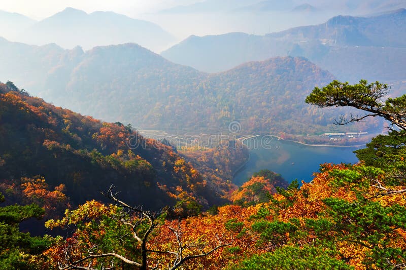 The autumnal hills and lake scenery