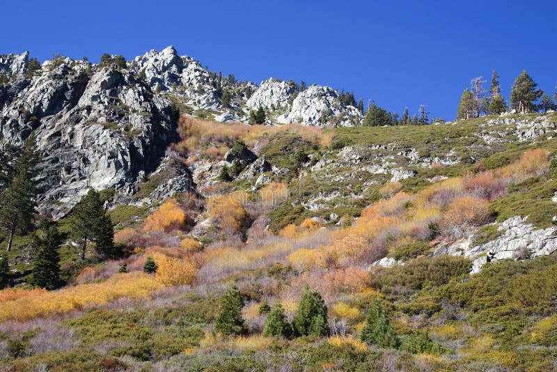 autunno roccioso delle colline del granito immagine stock autunno roccioso delle colline del granito immagine stock