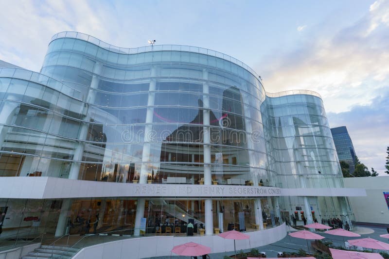 Außenansicht des Segerstrom Center for the Arts stockfotos