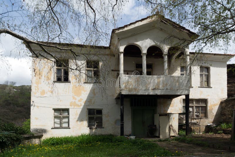 By av Kosovo med autentiska 19 thårhundradehus, Bulgarien arkivbild By av Kosovo med autentiska 19 thårhundradehus, Bulgarien arkivbild