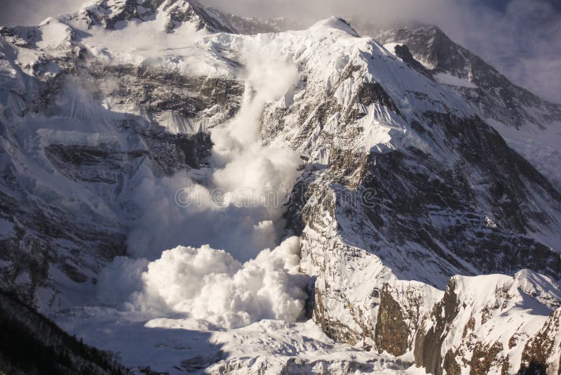 Avalanche sur la montagne d'Annapurna en Himalaya photographie stock Avalanche sur la montagne d'Annapurna en Himalaya photographie stock