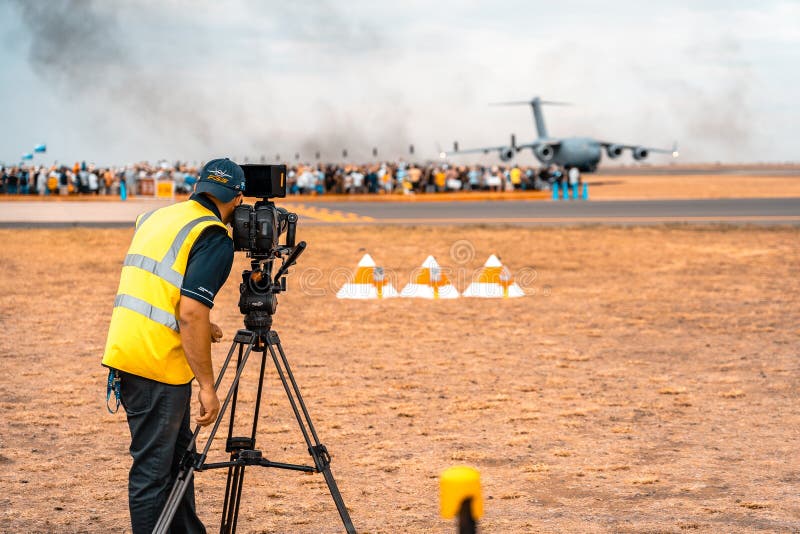Avalon Melbourne, Australien - Mars 3, 2019: Kameraman på airshowen arkivbilder Avalon Melbourne, Australien - Mars 3, 2019: Kameraman på airshowen arkivbilder