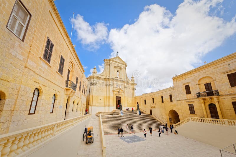 Download Avant-cour De La Cathédrale De St Mary, Gozo Photo stock - Image du taille, lentille: 77157286