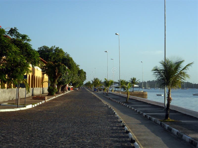 avenida 25 de octubre, localizado en Itaparica, Bahía, el Brasil imágenes de archivo libres de regalías avenida 25 de octubre, localizado en Itaparica, Bahía, el Brasil imágenes de archivo libres de regalías