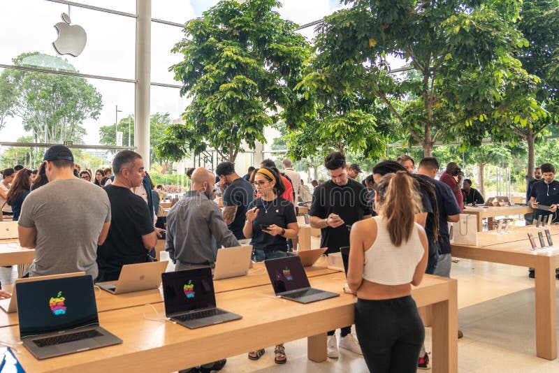 Apple Store in Aventura, Florida Editorial Photo - Image of shop, customer:  163001621