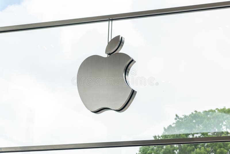 Aventura, Florida, USA - September 20, 2019: Apple store in Aventura Mall  on first day of officially started selling the iPhone 11, iPhone 11 Pro and  Stock Photo - Alamy