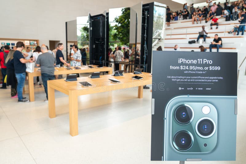 Aventura, Florida, USA - September 20, 2019: Interior Of Apple Store In  Aventura Mall On First Day Of Officially Started Selling The IPhone 11,  IPhone 11 Pro And IPhone 11 Pro Max