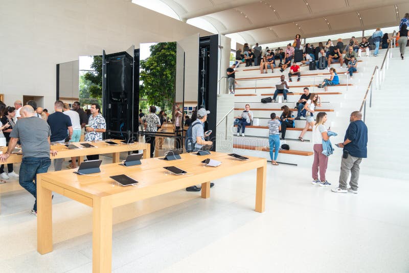 Apple store in nterior of The Mall at University Town Center in Sarasota  Florida Stock Photo - Alamy