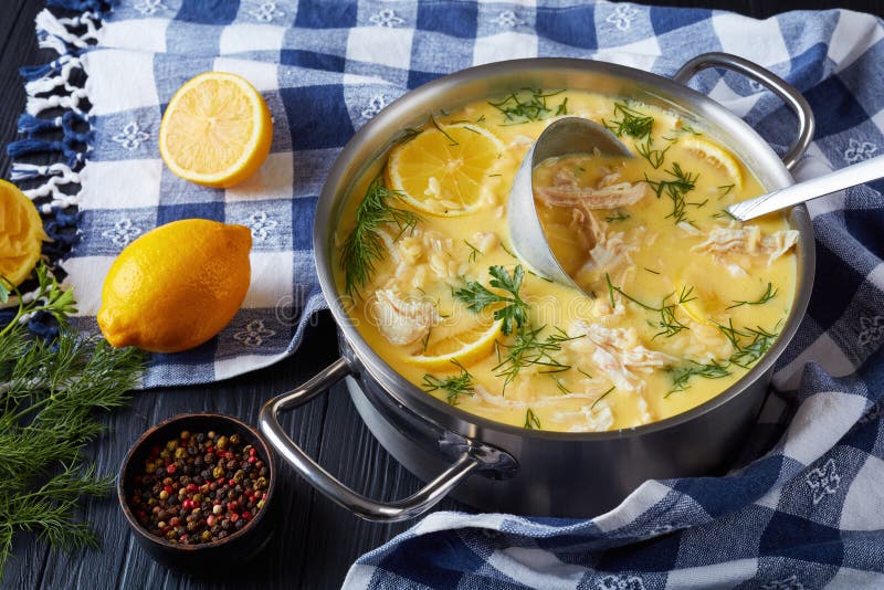 Avgolemono - Köstliche Sahnige Griechische Hühnersuppe Stockfoto - Bild ...