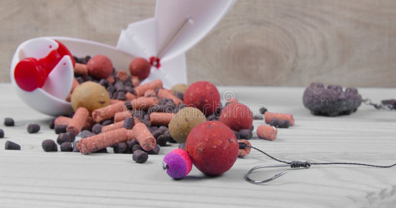 Avid Carp Air Range Spod. Bait rocket - big carp. Carp anglers seeking to prebait effectively. This Bait Rocket can be used to throw a large quantity of seeds or boilies precisely.